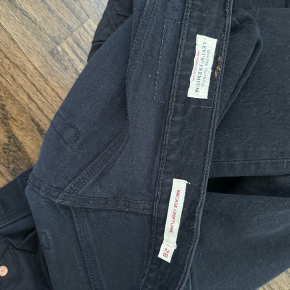 Levi’s Crop Flare Black Jeans - Picture 3 of 4